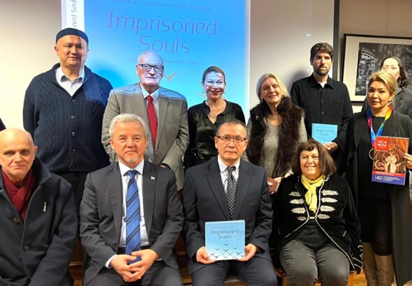 londonda &laquo;qamaqtiki rohlar: xitay t&uuml;rmisidiki uyghur mehbuslarning sh&eacute;&rsquo;irliri&raquo; namliq kitapning tarqitilish murasimi &ouml;tk&uuml;z&uuml;ldi